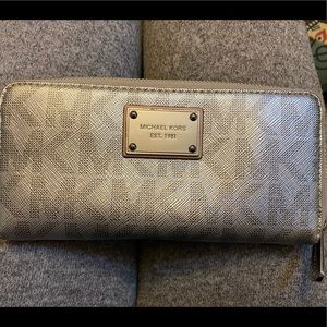Women’s signature Metallic Michael Kors wallet